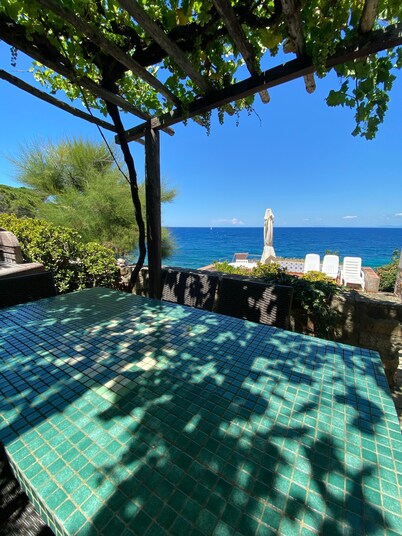 Villa overlooking the sea