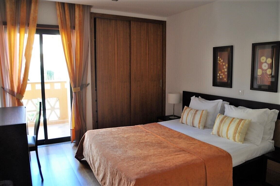 Three bedroom apartment at Baía da Luz - 5 minutes walk from town and beach.