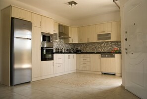 Villa, 3 Schlafzimmer | Eigene Kochnische | Großer Kühlschrank, Mikrowelle, Ofen, Herdplatte