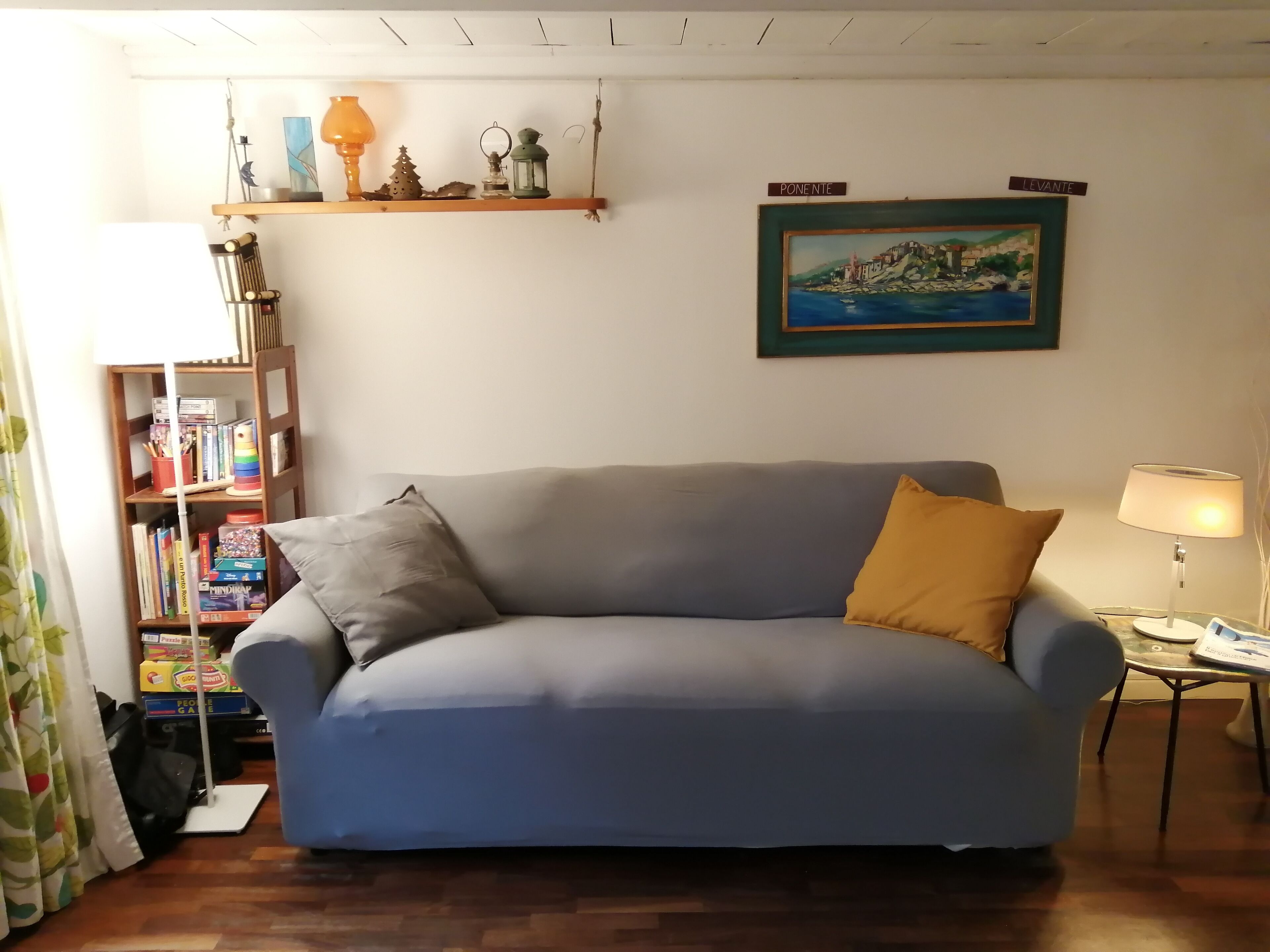 Charming indipendent house, private garden in front of the sea, private parking