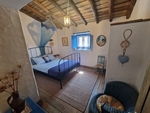 2 chambres, fer et planche à repasser, lit parapluie, draps fournis