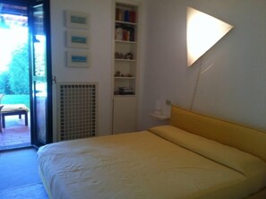 1 bedroom, iron/ironing board, travel cot, free WiFi