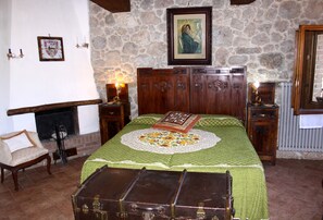 1 bedroom, iron/ironing board, travel cot, free WiFi