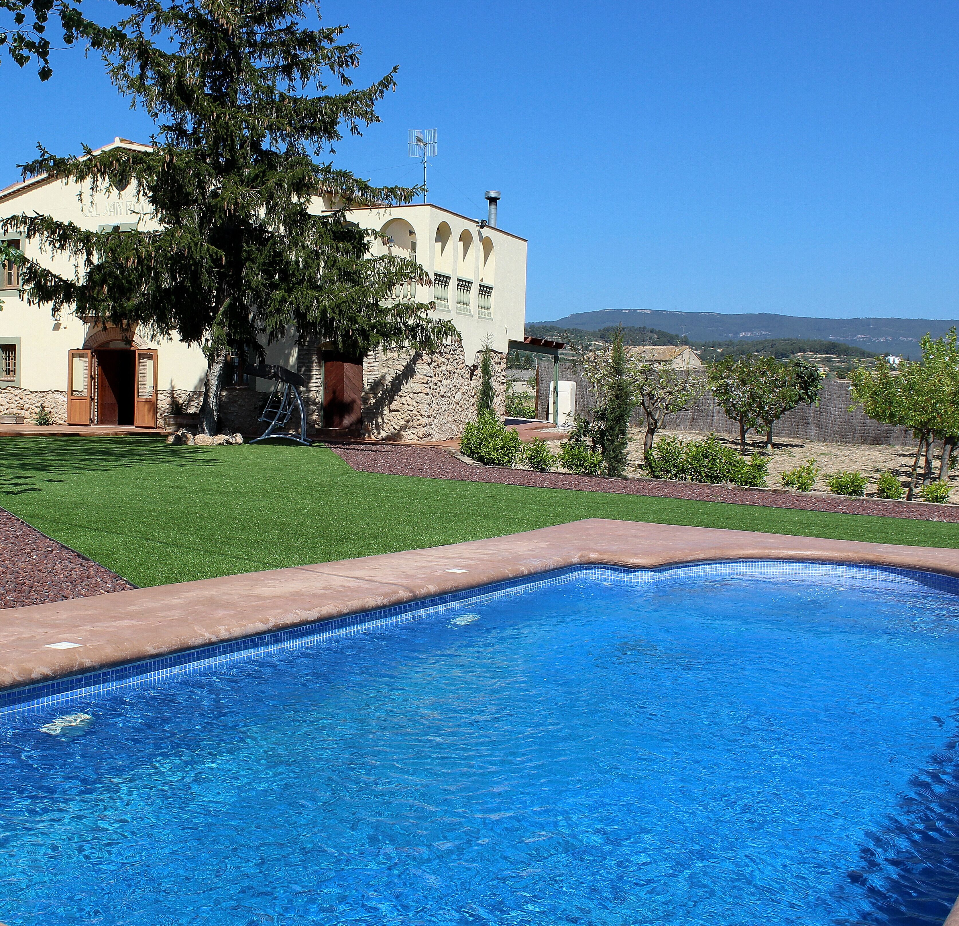 Spectacular rural farmhouse among vineyards