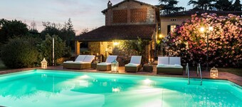 VILLA CLARA Luxury 5 bedrooms Lakefront Farmhouse Villa with Private Pool on the Lucca Hills