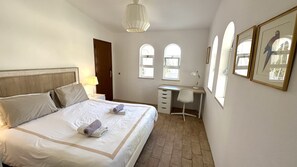 5 bedrooms, in-room safe, desk, iron/ironing board