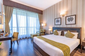 俱乐部客房, 1 张特大床 | 高档床上用品、记忆海绵床垫、迷你吧、客房内保险箱