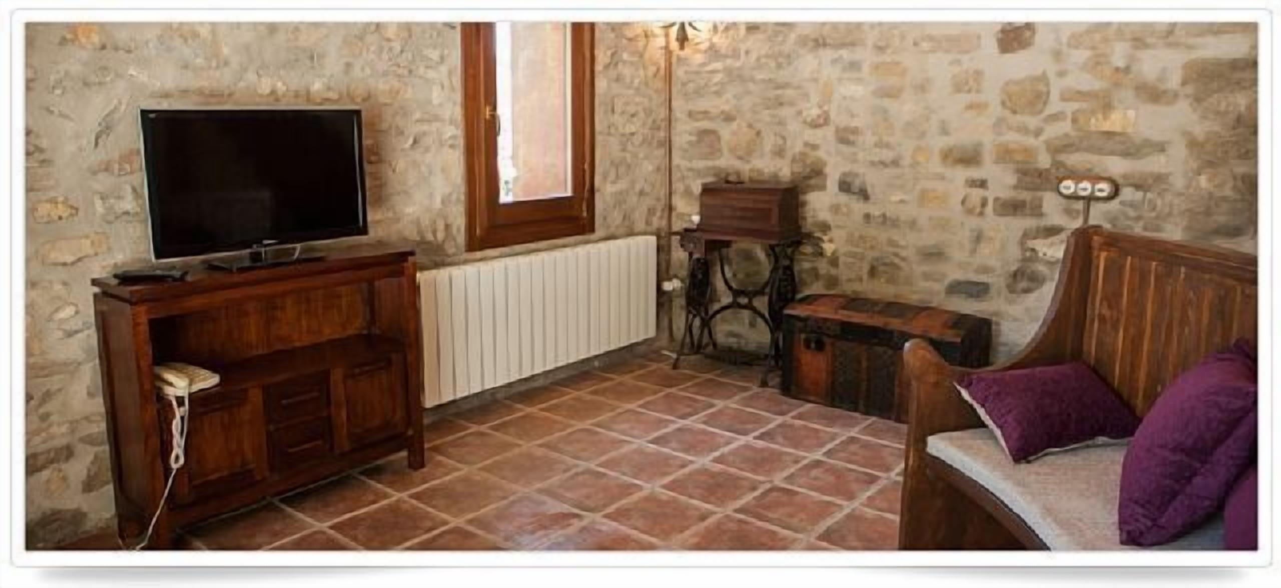 Self catering Mas Serrat de la Teia for 6 people