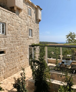 Outdoor dining - 17th Century Castle on Dalmatian island (Cara)