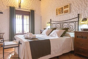 3 bedrooms, iron/ironing board, travel cot, WiFi