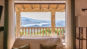 Interior - The Golden Valley: A rural paradise in the Sierra de Cádiz. (El Gastor)