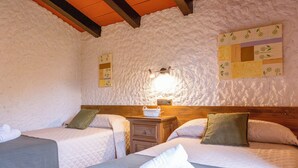 3 bedrooms, iron/ironing board, travel crib, WiFi - The Golden Valley: A rural paradise in the Sierra de Cádiz. (El Gastor)