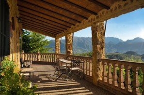 Outdoor dining - The Golden Valley: A rural paradise in the Sierra de Cádiz. (El Gastor)
