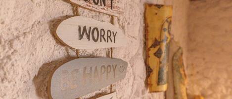 A wall with signs saying 'DON'T WORRY' and 'HAPPY'.