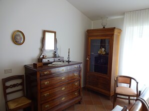 Interior - Elegant apartment on the lake with private parking and terrace (Toscolano Maderno)