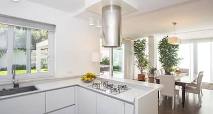 Moderne freistehende Villa nahe dem Strand von Mondello