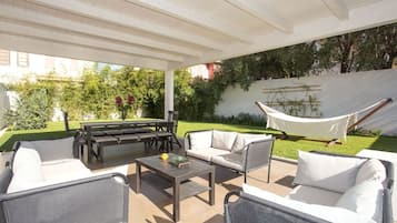 屋外ダイニングエリア