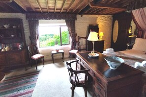 3 bedrooms, desk, iron/ironing board, travel crib - Traditional Farm Cottage with lots of Character, Quality and Countryside Views. (New Ross)