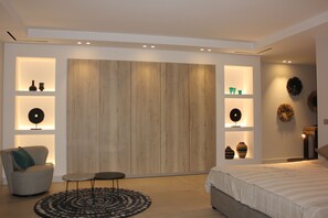 4 bedrooms, desk, iron/ironing board, free WiFi