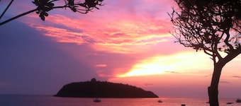 Beach villa facing Cirella island with garden and private parking