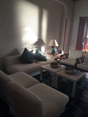 Télévision, chaîne hi-fi