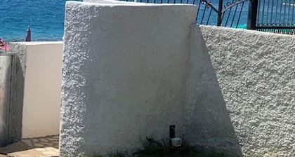 Beach villa facing Cirella island with garden and private parking