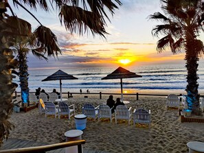 Plage à proximité, chaises longues