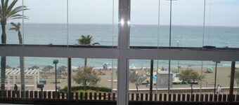 Whim Apartment. Front line beach, 2 bedrooms, 2 bath, Spa. Wifi. English TV