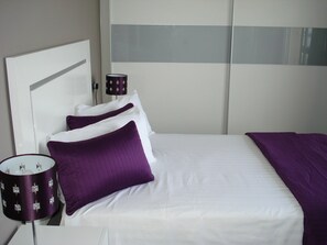 2 عدّة غرف نوم ومكتب ومكواة/لوح كي وواي فاي مجانًا