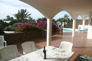Outdoor dining - Large privately owned villa, close to beaches (Playa Blanca)