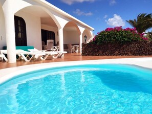 حمّام سباحة خارجي، حمّام سباحة مُدفَّأ