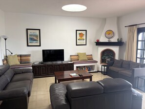 TV, DVD player, stereo - Large privately owned villa, close to beaches (Playa Blanca)