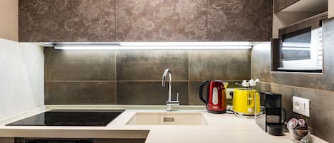 Fridge, microwave, stovetop, dishwasher
