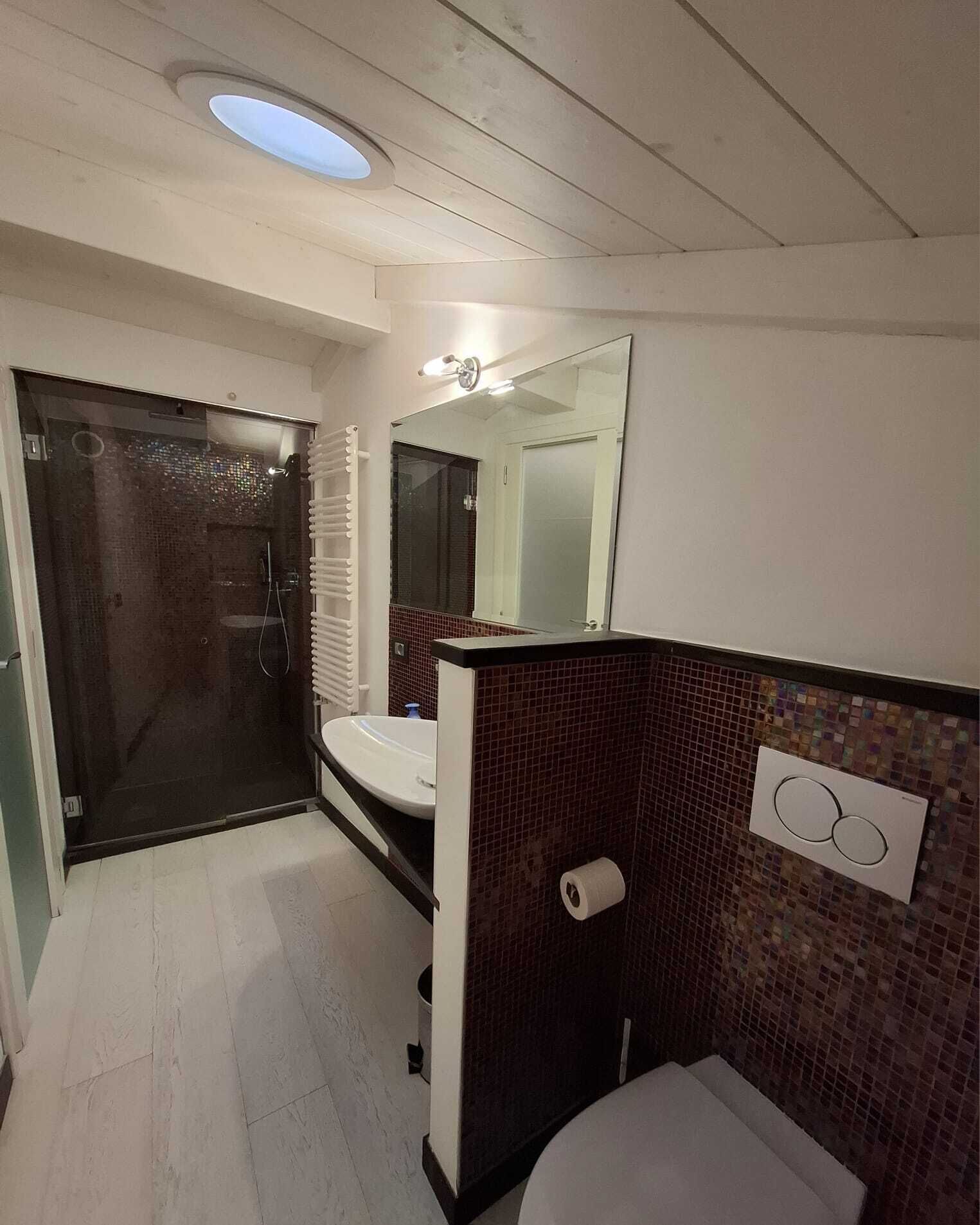Dusche, Haartrockner, Bidet, Handtücher