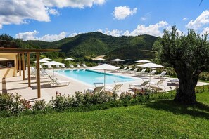 Piscina a l'aire lliure de temporada 