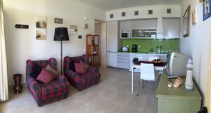 TV, books, stereo - Cosy Apartment near the beach - Enjoy the summer almost all year (Lagos)