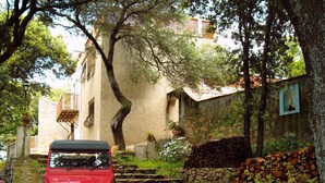 Property grounds - Cool under the Corsican sun (Ajaccio)