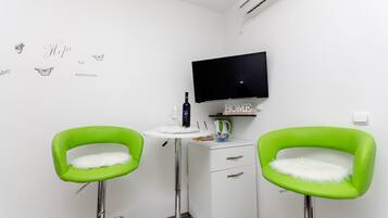 Premium bedding, minibar, in-room safe, desk