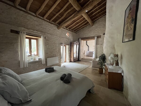 1 bedroom, iron/ironing board, travel cot, free WiFi