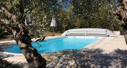 refugio tranquilo con sal piscina y vistas a la campiña
