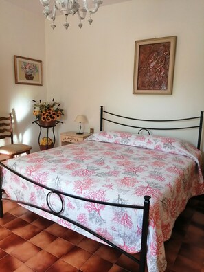 2 bedrooms, iron/ironing board, bed sheets - Il Casaletto - House in the hills surrounded by the green Umbrian countryside (Acquasparta)