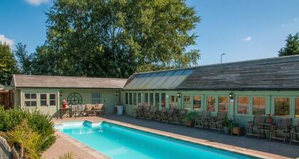 Beautiful cabin near Bath with heated swimming pool sleeps up to 17 people