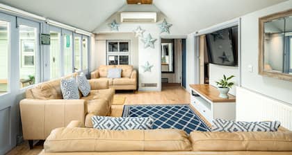 Beautiful cabin near Bath with heated swimming pool sleeps up to 17 people