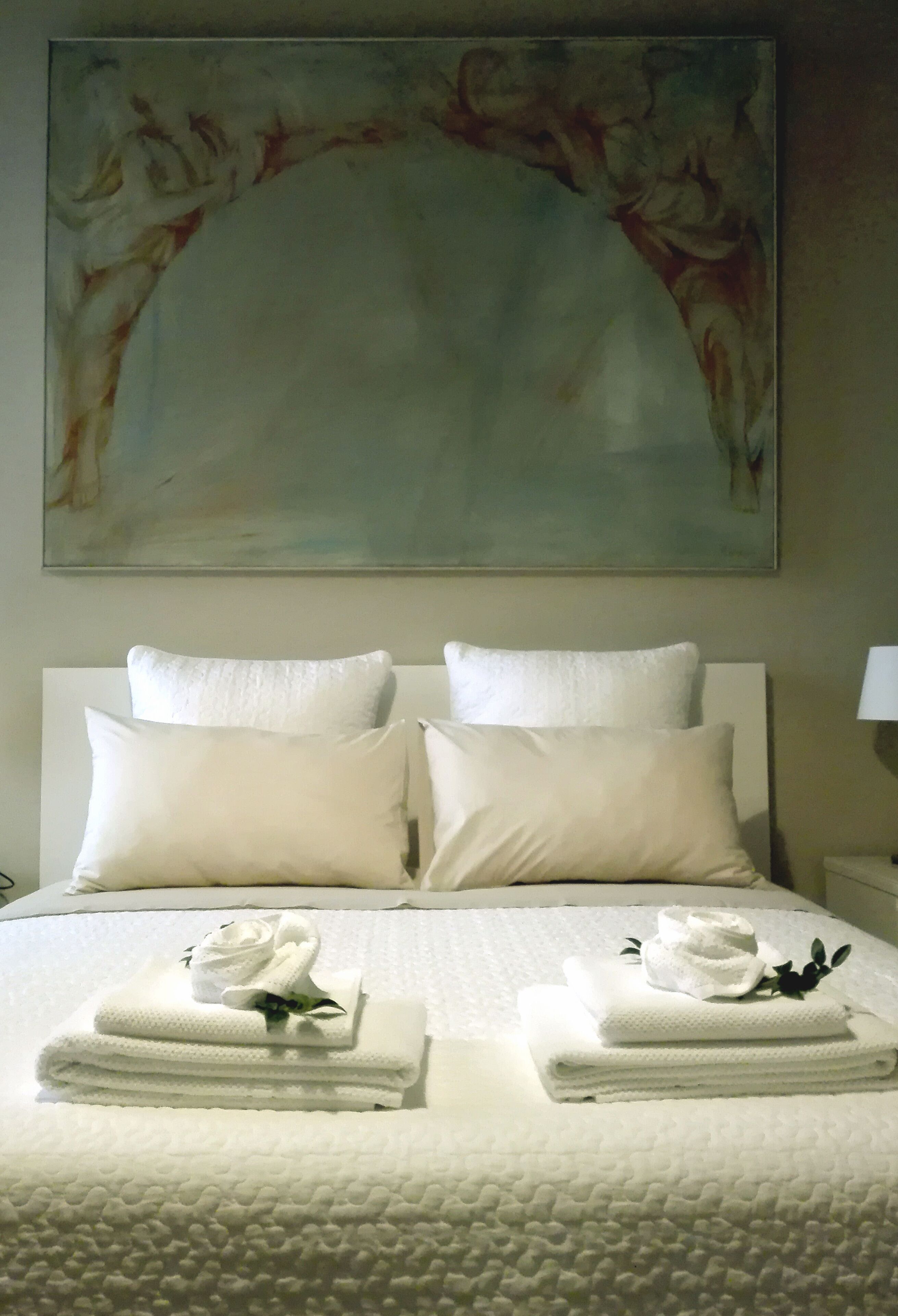 2 chambres, bureau, fer et planche à repasser, lit parapluie