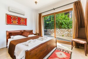 5 bedrooms, in-room safe, iron/ironing board, free WiFi