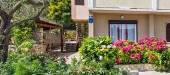 Charming 1-Bedroom Apartment for 3, Pet-Friendly with Parking