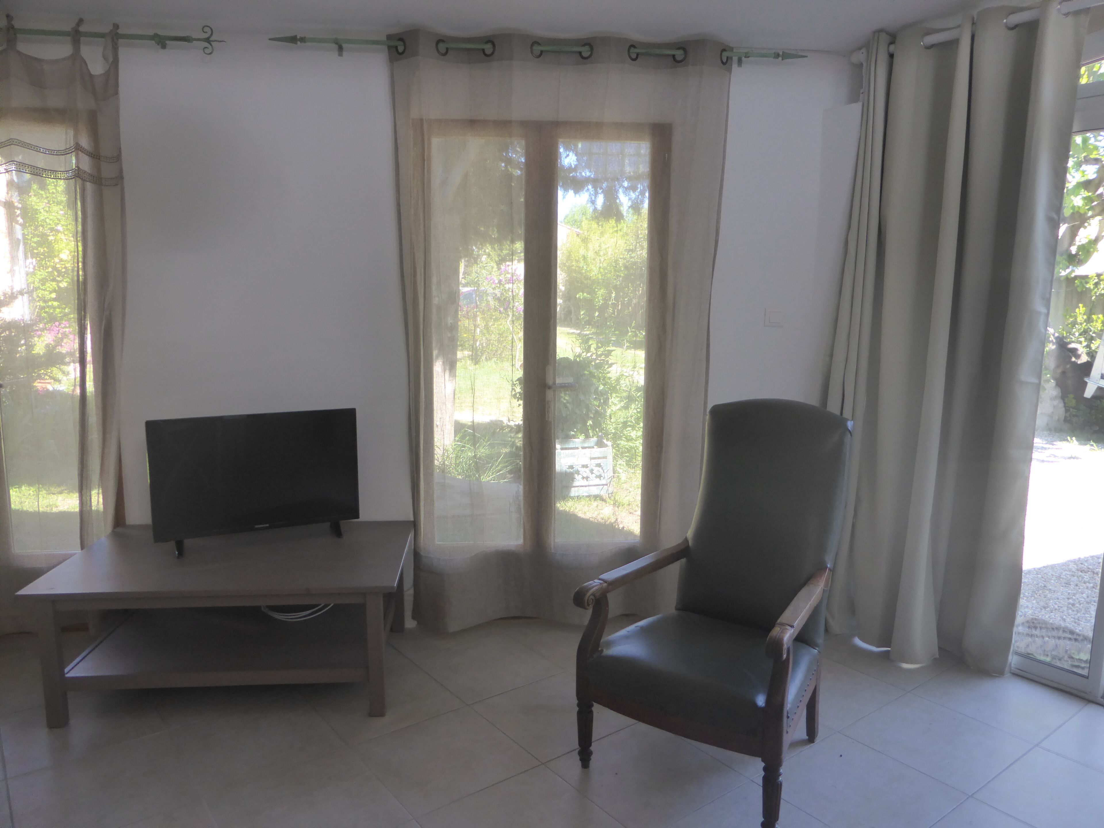 Télévision, table de tennis de table