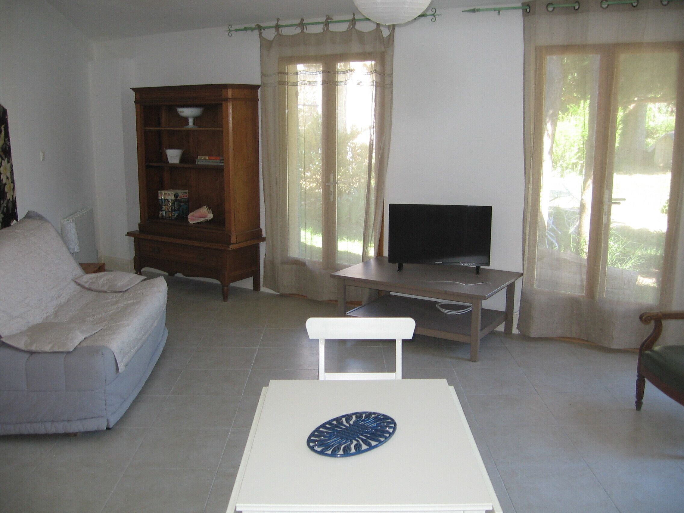 Télévision, table de tennis de table