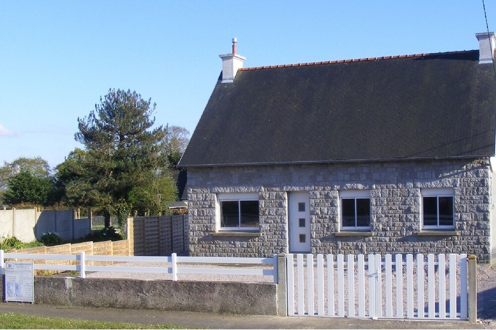 Family house by the sea, garden facing south, beaches on foot or by bike.