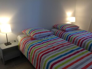 2 chambres, fer et planche à repasser, Wi-Fi gratuit, draps fournis